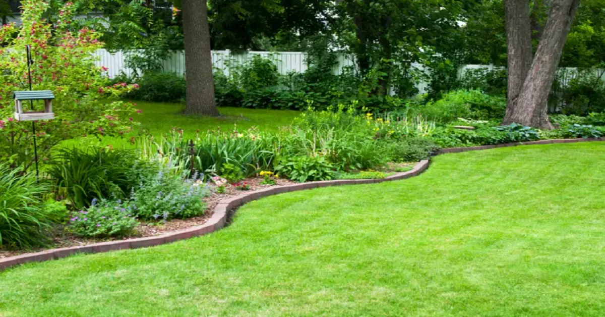 Gardenedgingexpert.com/blog: Maintain Edging for Your Garden